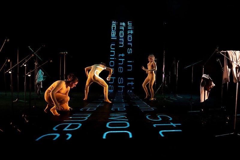 "Metamorphoses", dirigida por Manuela Infante. Diseño de iluminación: Pablo Mois. Fotografía: Danny Willems.